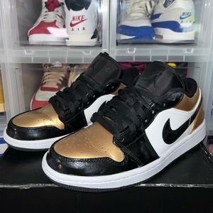 EUC Jordan 1 low Gold Toe patent leather men’s 7.5